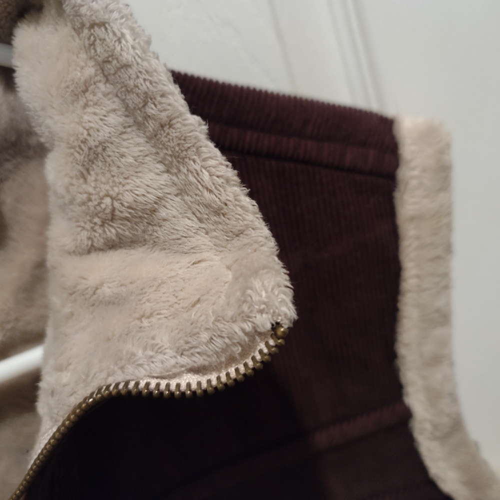 Vest - Picture 4 of 5